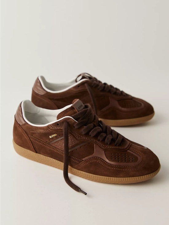 ALOHAS Shoes - NWOT alohas 490 Rife Chocolate Brown women’s Sneakers size 9